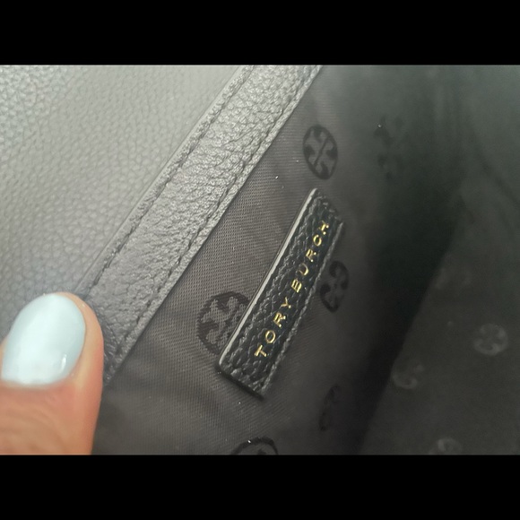 New Tory Burch Carter 🖤 shoulder bag last one - Picture 7 of 11